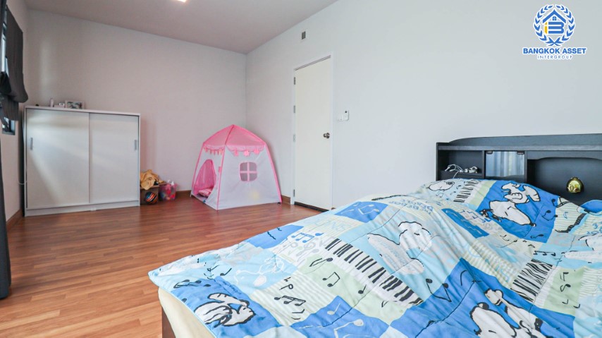 *****ทาวน์เฮ้าส์มือสองย่านนนทบุรี ม.เดอะคอนเนค กาญจนาภิเษก-กันตนา เนื้อที่กว้างขวางถึง 21.4 ตร.ว. ฟังก์ชัน 3 ห้องนอน 2 ห้องน้ำ 2 ที่จอดรถ บนทำเลศักยภาพ เดินทางสะดวก ใกล้รถไฟฟ้าสายสีม่วง "สถานีตลาดบางใหญ่", เซ็นทรัลเวสต์เกต และทางด่วน "ศรีรัช" ราคาถูกสุดในย่านนี้!